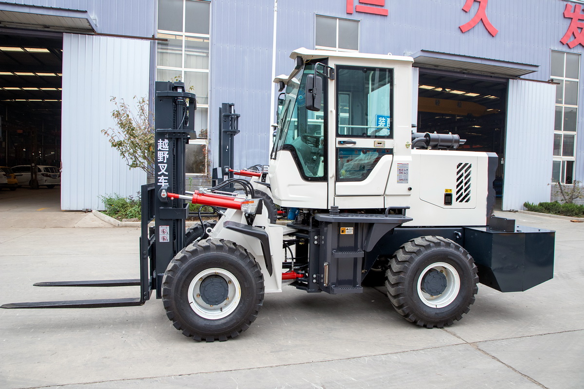 Chariot élévateur diesel entièrement robuste CV-3.0T 4x4