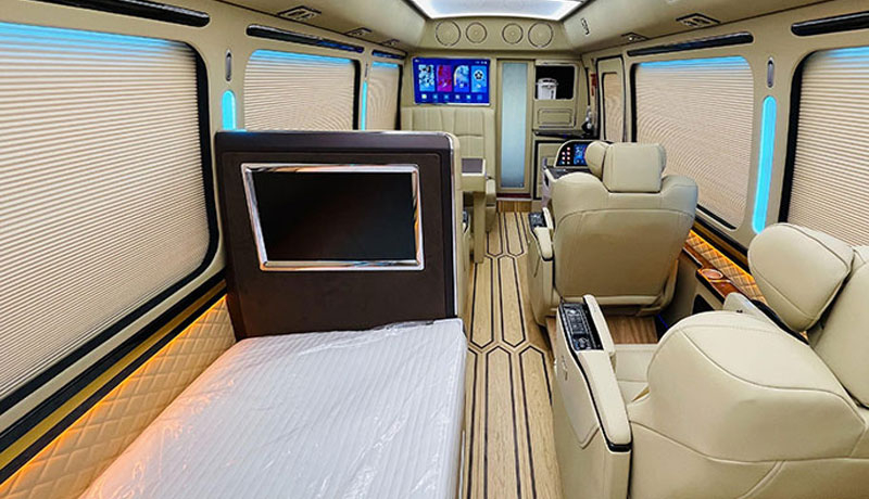 Toyota Coaster 7 places Classic Business Traveler Edition