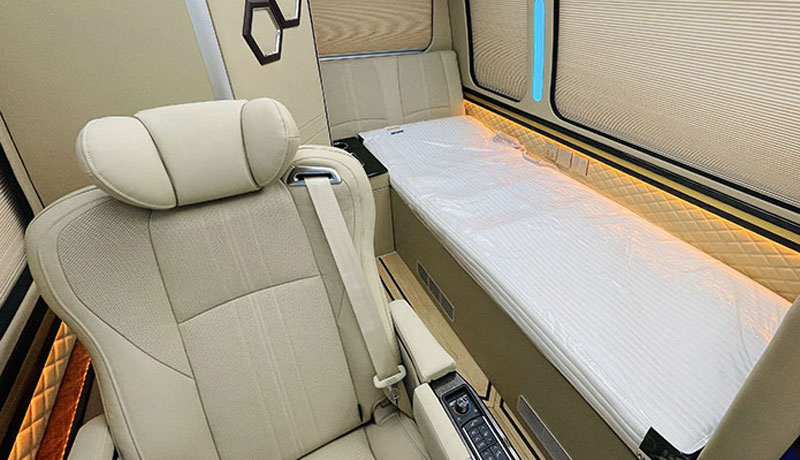 Toyota Coaster 7 places Classic Business Traveler Edition