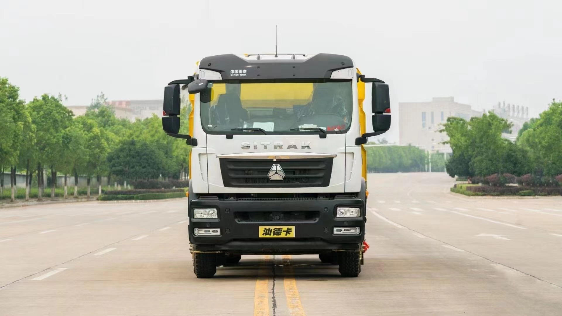 Camion-citerne 4*2 de balayeuse d'aspirateur de poussière de nettoyage de route