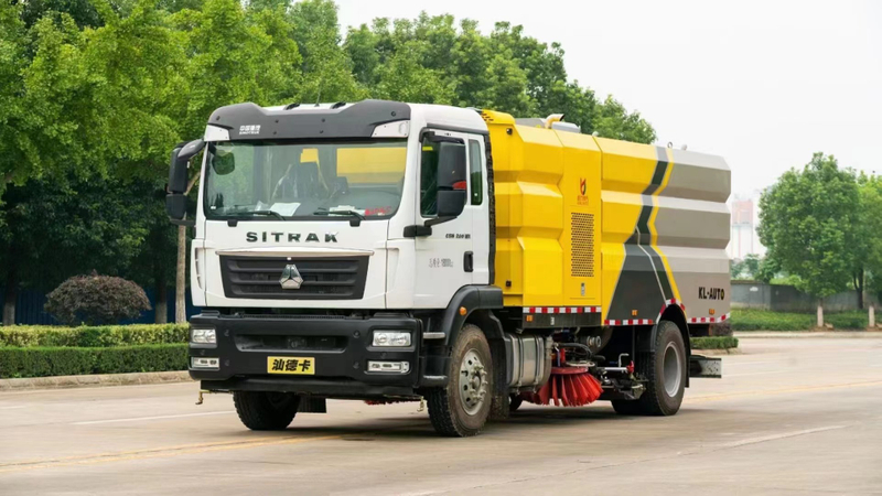 Camion-citerne 4*2 de balayeuse d'aspirateur de poussière de nettoyage de route