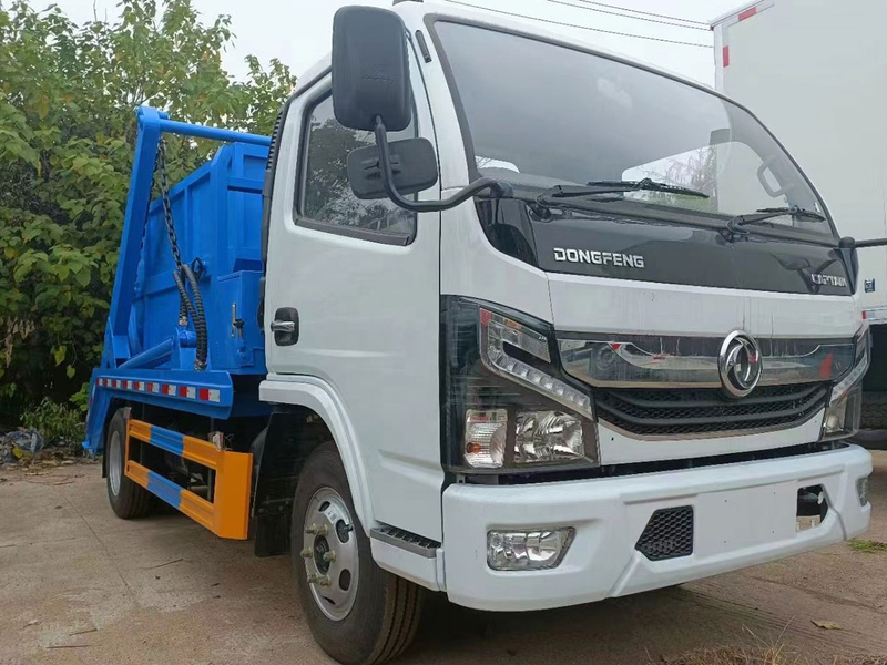 Camion à ordures de type à raccrocher côté bras oscillant pour le nettoyage