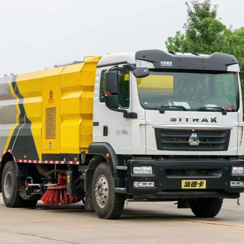 Camion-citerne 4*2 de balayeuse d'aspirateur de poussière de nettoyage de route