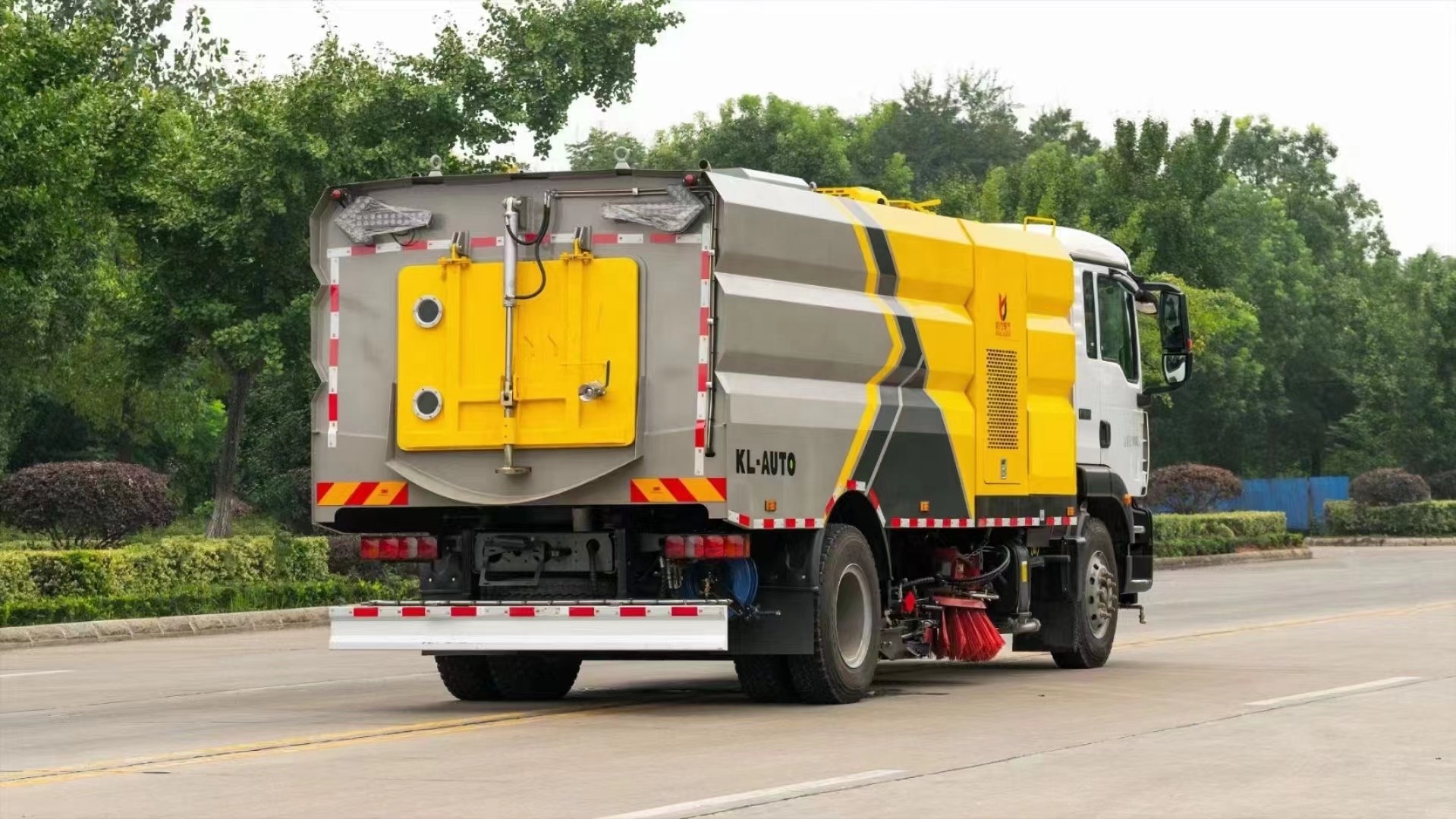 Camion-citerne 4*2 de balayeuse d'aspirateur de poussière de nettoyage de route